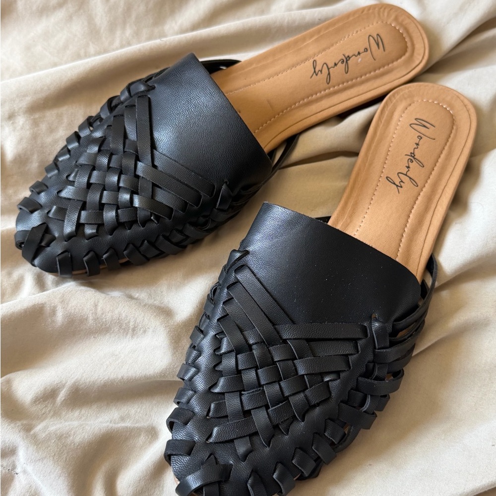 Wonderly Black Woven Women's Mules size 8
